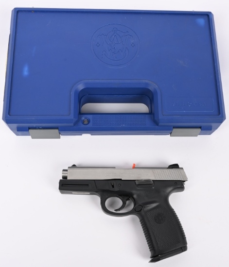BOXED S&W MODEL SW40C SEMI AUTO PISTOL