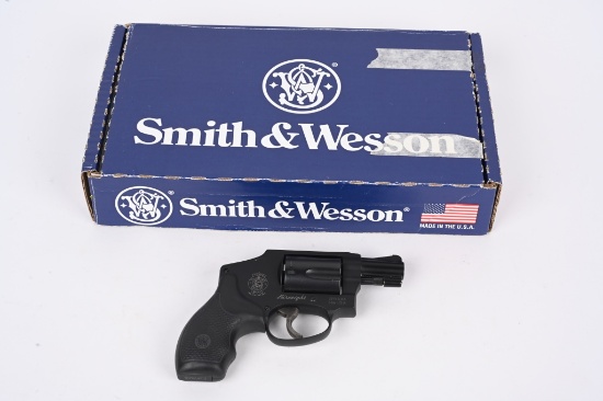 BOXED SMITH & WESSON MODEL 442-2.