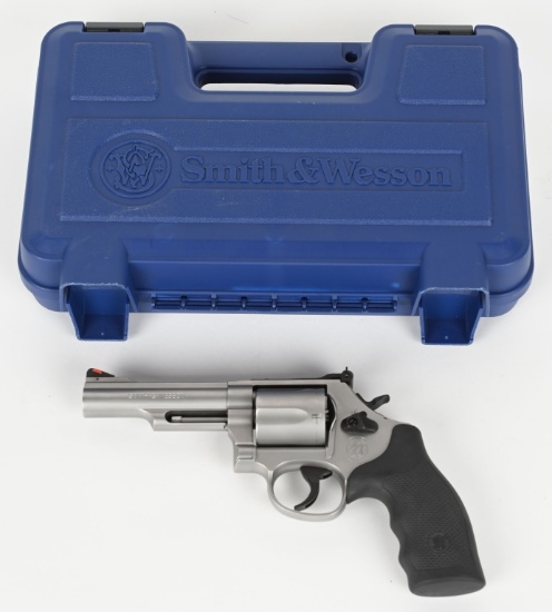 NEAR NEW SMITH & WESSON MODEL 69 COMBAT MAGNUM