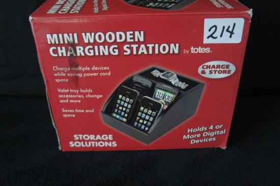 Mini wooden Charging Stattion by TOTES