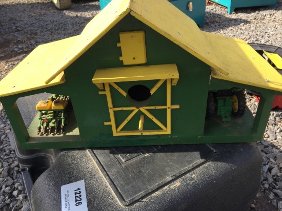 BARN BIRD HOUSE