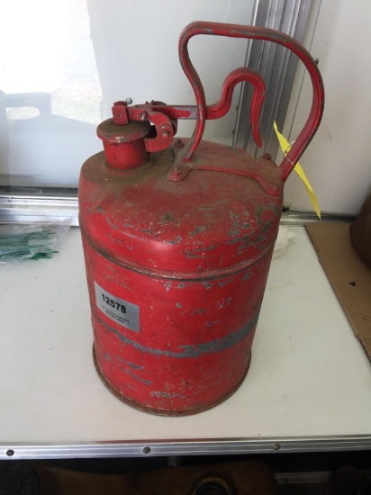 RED METAL GAS CAN