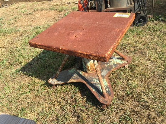 STEEL LIFT TABLE