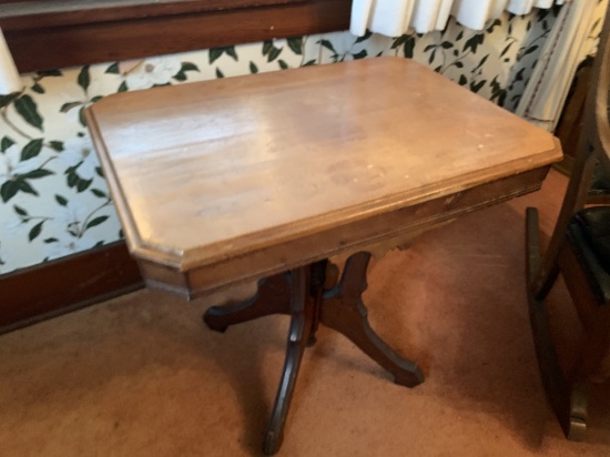 21"X30"X28" SIDE TABLE