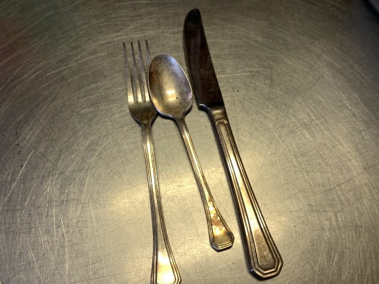 10PLACE SILVER PLATED FORK/KNIFE/SPOON SETTING