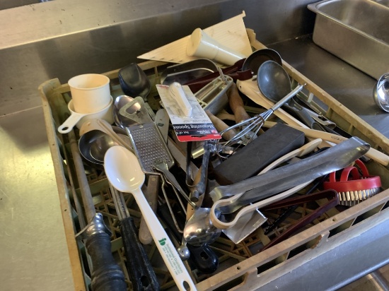FLAT OF KITCHEN UTENSILS
