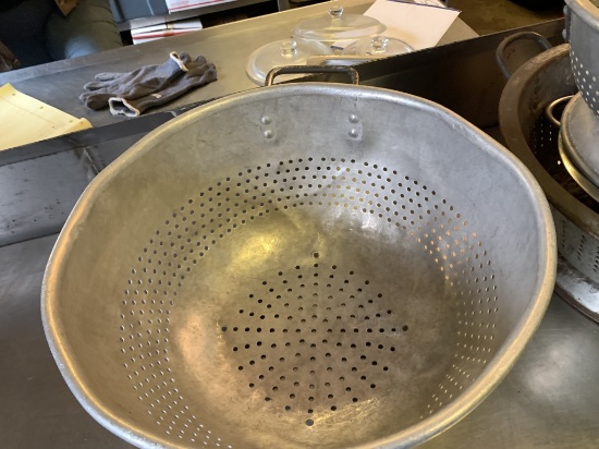 16" ROUND BOTTOM COLANDER