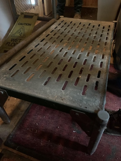 36"X18"X1" METAL STEP