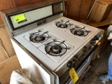 CROWN GAS RANGE OVEN-4EYES&BROILER COMPARTMENT
