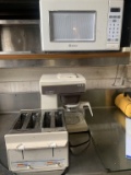 WESTING HOUSE MICROWAVE/MR COFFEE MAKER/TOASTMASTR