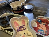 ASST BAKING PANS