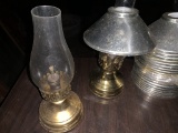 OIL LANTERNS WITH GLOBES