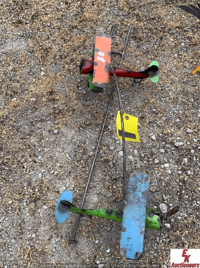 BALANCING AIRPLANE YARD STAKE