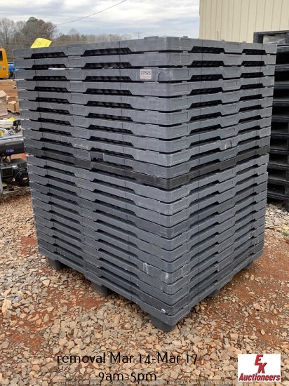 APPROX (23) FLAT PLASTIC PALLETS