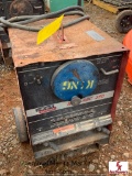 LICOLN ELECTRIC IDEALARC 250 AC/DC WELDER