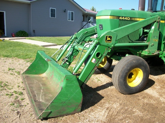 John Deere 725 Loader