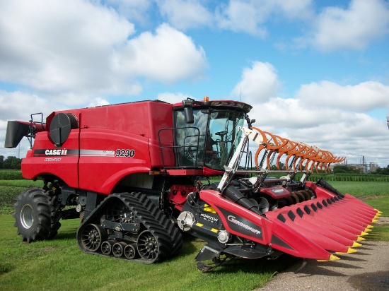 2013 Case IH 9230 Combine w/ Tracks