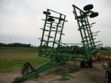 John Deere 680 Chisel Plow 41'