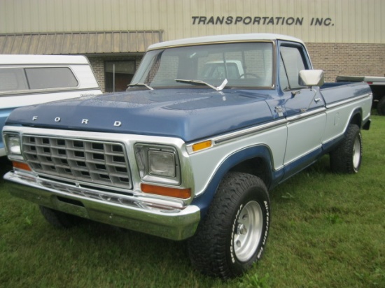 1979 Ford F-250 Pickup; Blue / Silver