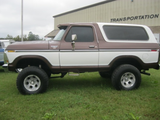 1979 Ford Bronco XLT; Brown / White