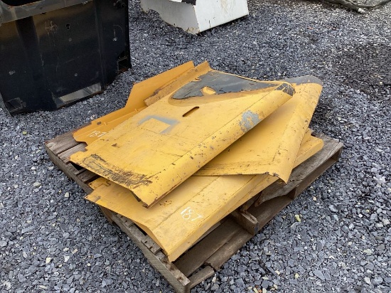 PALLET OF NEW HOLLAND AND DEERE SIDE SHIELDS