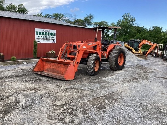 2001 KUBOTA M5700 TRACTOR