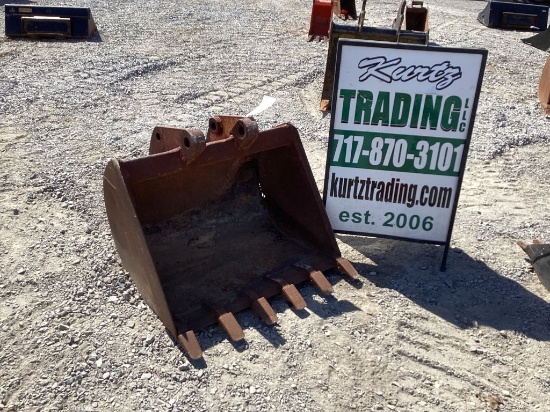 NEW HOLLAND 36" PIN ON BUCKET