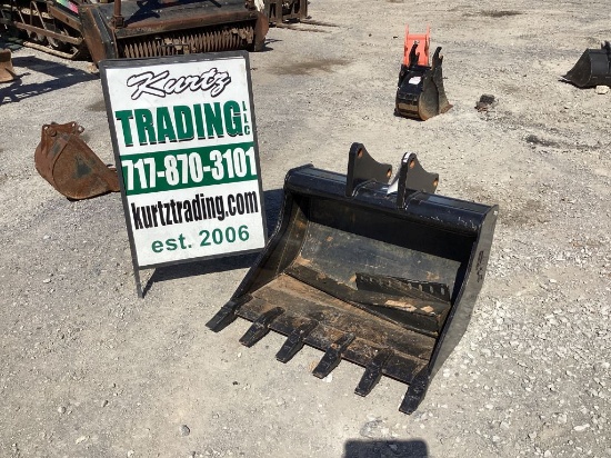 USA MANUFACTURERS 32" PIN ON BUCKET