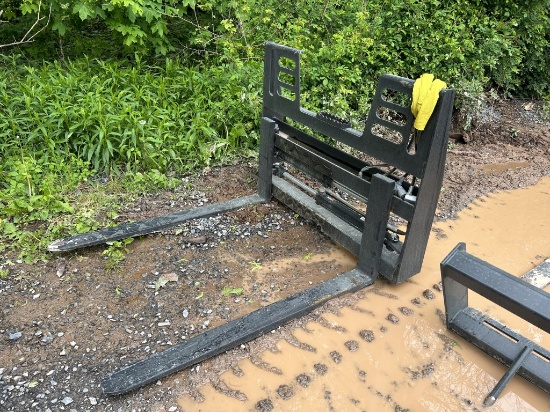 WILDCAT 48" HYDRAULIC ADJUSTING PALLET FORKS
