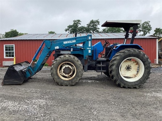 1997 NEW HOLLAND 8240 FARM TRACTOR