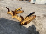 2013 CATERPILLAR 953D REAR RIPPER