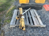 CATERPILLAR E70B CYLINDER