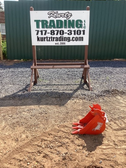 KUBOTA 12" EXCAVATOR BUCKET