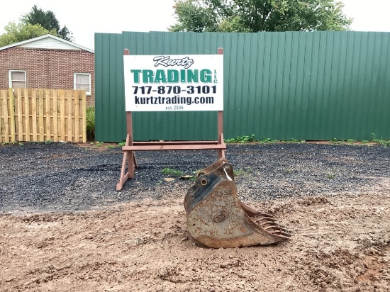 BOBCAT 36" PIN ON BUCKET FOR E80 OR E85