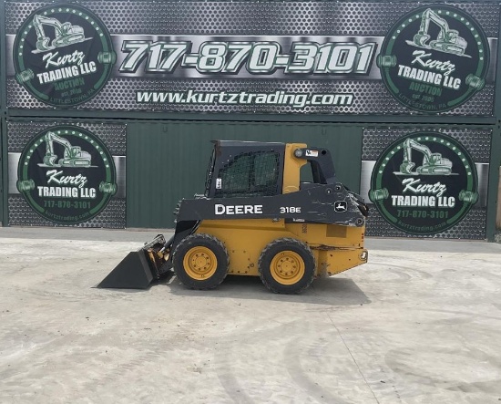 2016 DEERE 318E SKID STEER