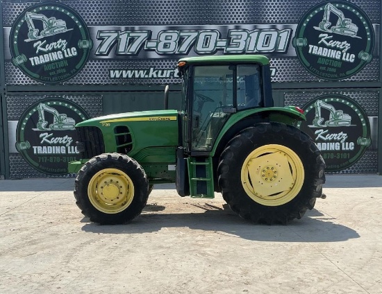2010 John Deere 7130 Tractor
