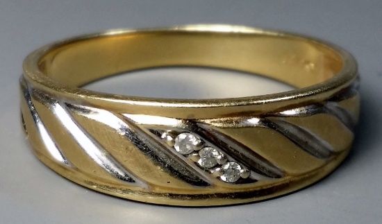 10k Gold & Diamond Ring sz-10.5