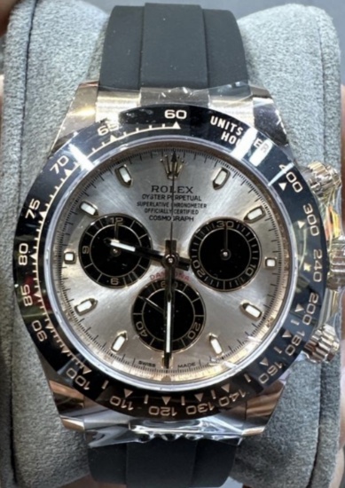 ROLEX ROSE GOLD DAYTONA 2022 COMES WITH BOX AND PAPER