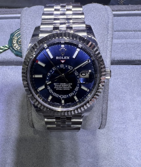 BRAND NEW SKYDWELLER ROLEX 41MM COMES WITH BOX AND PAPER
