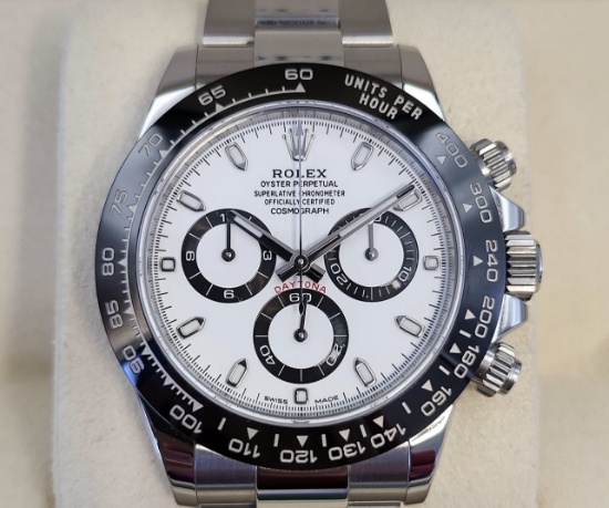 Rolex Daytona Comes with Box & Papers