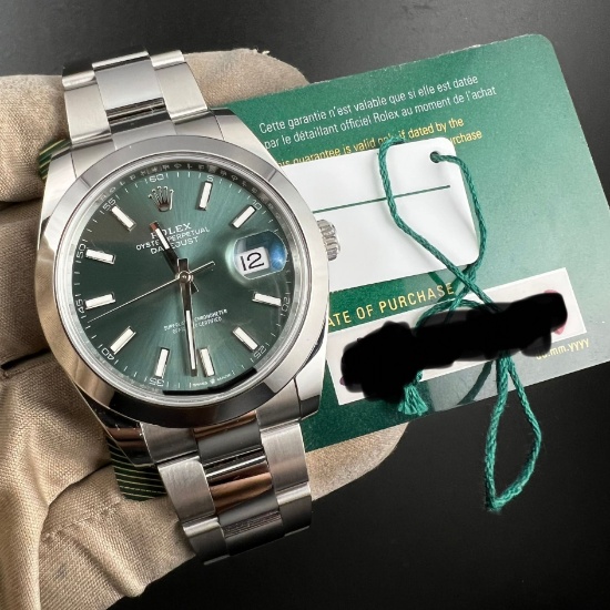 NEW OYSTERPERPETUAL DATEJUST GREEN DIAL 41 MM IN OYSTERSTEEL COMES WITH BOX