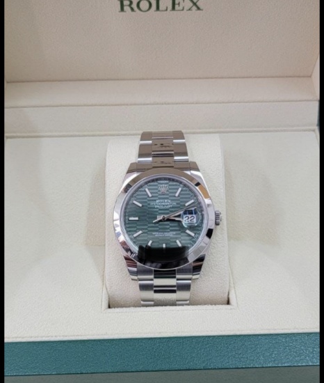 New Rolex Green Motif Dial Oysterperpetual Datejust 41mm Comes with Box & P