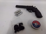crossman pellet revolver w/extra pc's