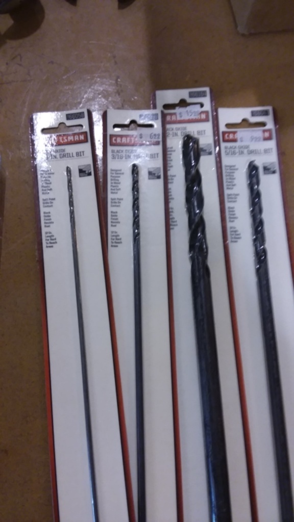 12 Assorted Drill Bits