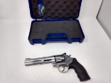 Smith & Wesson 617-6 22lr Revolver