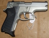 Smith & Wesson 6906 9mm pistol