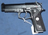 Beretta 92FS Vertec 9mm Luger Pistol