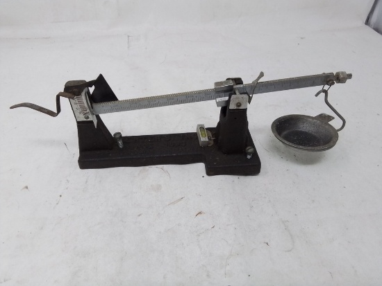 Vintage Herter's powder scale
