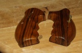 S&W 19 Round Butt Mustang Grips
