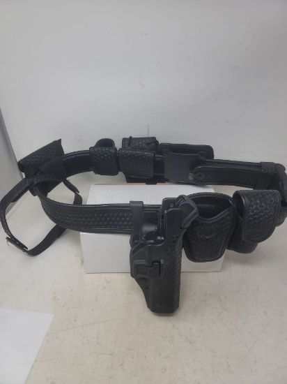duty belt with pouches